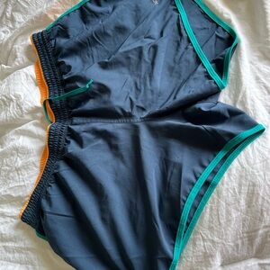 Women’s The North Face size medium shorts